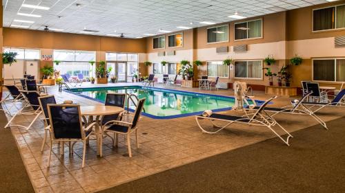 Marshalltown Hotel | Rock Island Inn & Suites Marshalltown