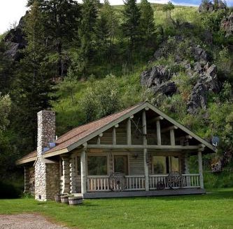 Darby House | Rocky Mountains Nature Escape: Amazing Log Cabin in Darby, MT