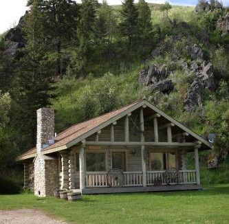 Darby House | Rocky Mountains Nature Escape: Amazing Log Cabin in Darby, MT