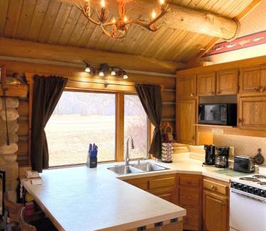 Darby House | Rocky Mountains Nature Escape: Amazing Log Cabin in Darby, MT