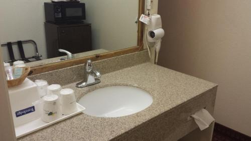 Memphis Hotel | Rodeway Inn Memphis