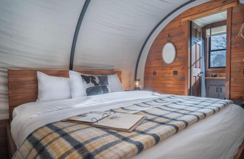Branson House | Romantic Wagon Escape Lake Access & Pickleball