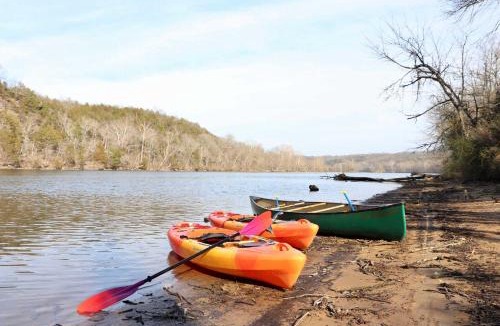 Branson House | Romantic Wagon Escape Lake Access & Pickleball