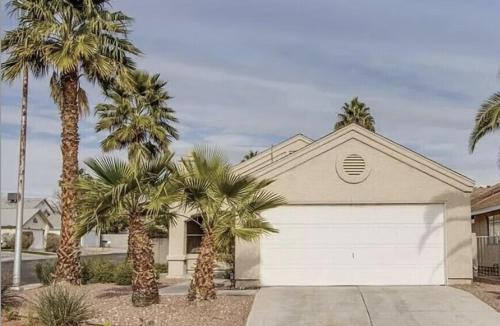 Summerlin House | Room in Cheerful 2-bed House - Shared bathroom