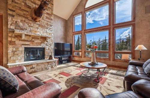 The Highlands House | Rounds Retreat, Stunning Views and Close to Town