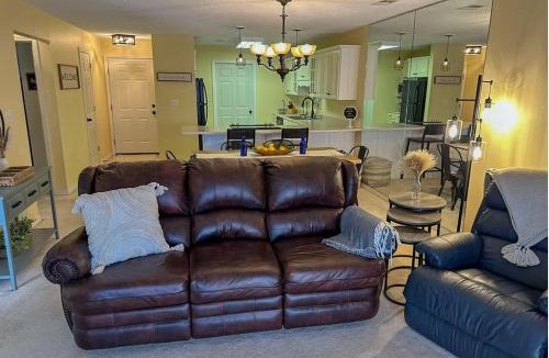 Table Rock Apartment | Royale Retreat