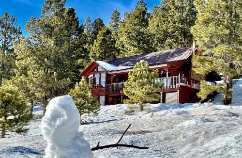 Duck Creek Village House | Runway Cabin Retreat With Private Hot Tub!