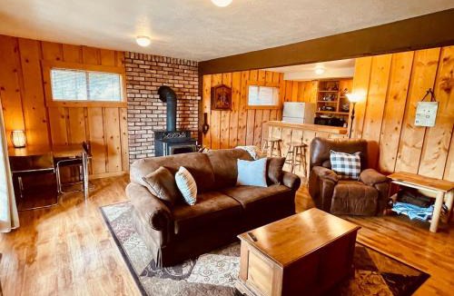 Duck Creek Village House | Runway Cabin Retreat With Private Hot Tub!