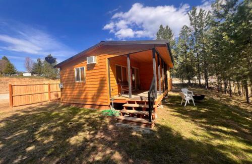 Valley House | Rustic 1 bd 1 ba Cabin at Waitts Lake Resort