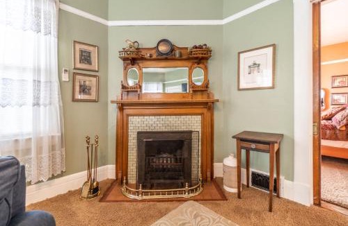 Downtown Reno Apartment | Rustic 2-Bedroom walking distance to Downtown