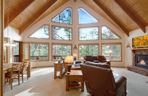 Munds Park House | Rustic cabin on a 3/4 acre lot in Munds Park.
