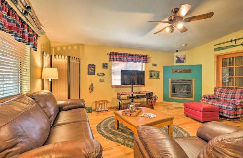 Ponderosa Trails House | Rustic Cabin w/Deck ~ 4 Mi to Old Town Flagstaff!