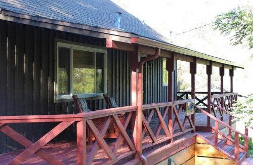Oakhurst House | Rustic Chapparal Cabin at Bass Lake Heights