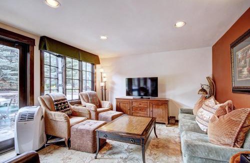 Vail Apartment | Rustic Mountain View 2Bedroom Condo- Lodge at Vail