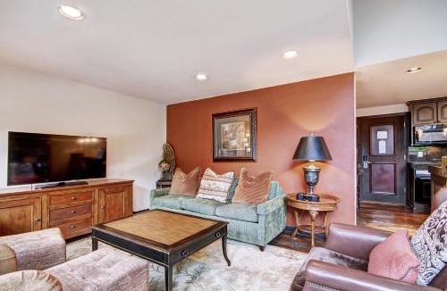 Vail Apartment | Rustic Mountain View 2Bedroom Condo- Lodge at Vail
