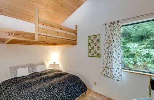 Glacier House | Rustic Mt. Baker Chalet | Hot Tub, Pet Friendly & Sleeps 6