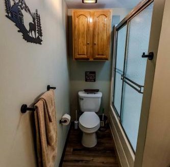 Dundas House | Rustic, Pet Friendly Cabin near East Fork Lake, Olney, Illinois