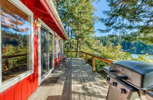 Florence House | Rustic Retreat on Mercer Lake