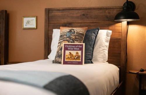 Coram House | Saddle n' Sage, 7 min to Glacier, Fire Pit