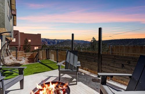 West Sedona House | Sage House Modern Retreat Hot Tub, Theater, GmRm!