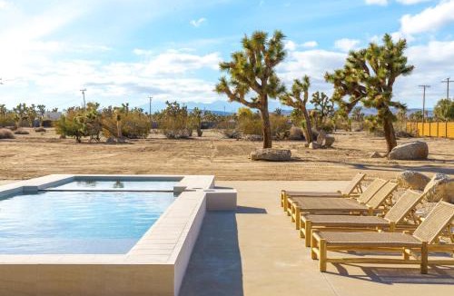 Yucca Valley House | Sage Sand Tulum Retreat w 2 Pools Pickleball
