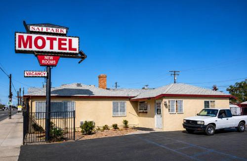 Lancaster Hotel | Sai Park Motel