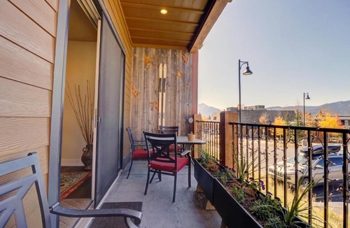 Dillon Apartment | Sail Lofts 101