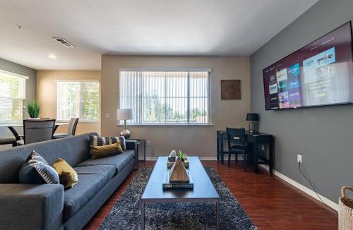Valencia Apartment | Saints 2BDRM King Suite Deluxe Living Cali