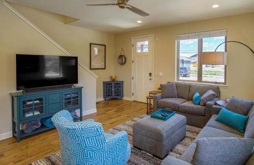 Salida House | Salida Oasis: 1 Mi to Town, Mountain View, Hot Tub