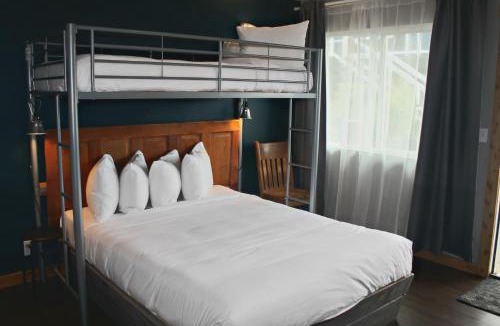 Ilwaco Hotel | Salt Hotel & Pub