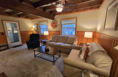 Thompsonville House | Saltbox