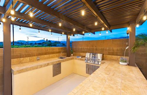 Desert Hot Springs House | Saltwater Pool, Spa, Firepit, GameRoom by MariamsBnb