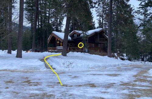 Sandpoint House | Sandpoint mountain retreat-Guest suite in large house