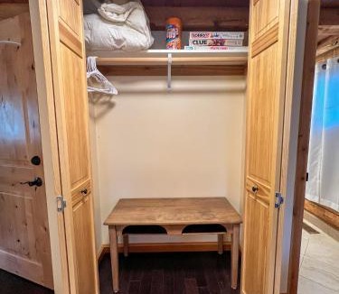 Sandpoint House | Sandpoint mountain retreat-Guest suite in large house