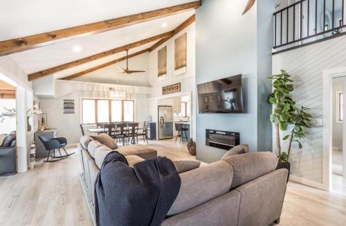 Spirit Lake Villa | Sandy Feet Retreat on Big Spirit Lake