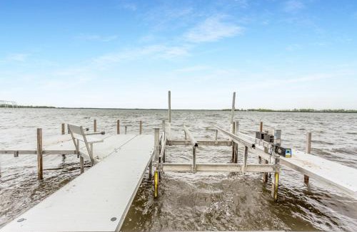 Spirit Lake Villa | Sandy Feet Retreat on Big Spirit Lake