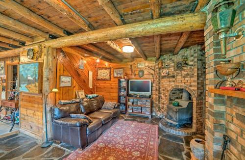 Wise River House | 'Sasquatch Inn' Retreat Near Fishing & Hunting!