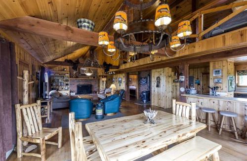 McAllister House | Scenic Cabin with Wildlife Views Near Madison River, Ennis, Montana