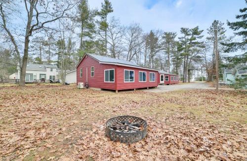 Oscoda House | Scenic 'Evan's Hideaway' Steps to Lake Huron!