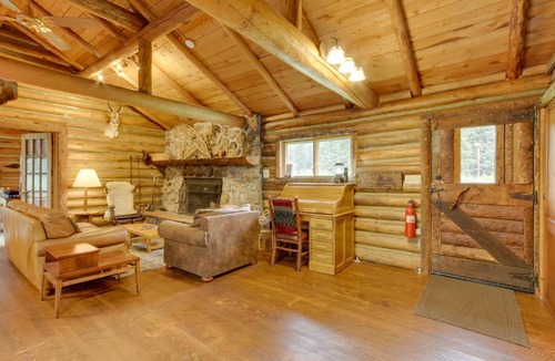 Cooke City-Silver Gate House | Scenic Montana Cabin Rental ~ 1 Mi to Yellowstone!