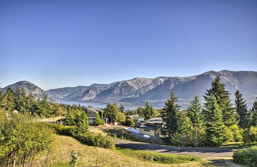 Carson Apartment | Scenic Studio w/Loft & View of the Columbia River