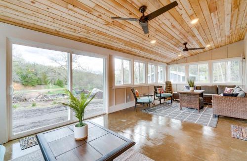 Yankton House | Scenic Yankton Retreat w/Fire Pit: 1 Mi to Lake!