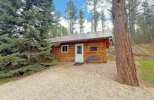 Custer House | Schuster's Cabin