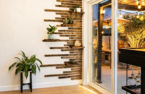 Hy-view House | Scottsdale Golf Retreat with Putting Green and Fire Pit