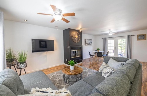 Chateau De Vie Four Apartment | Scottsdale Orange Blossom