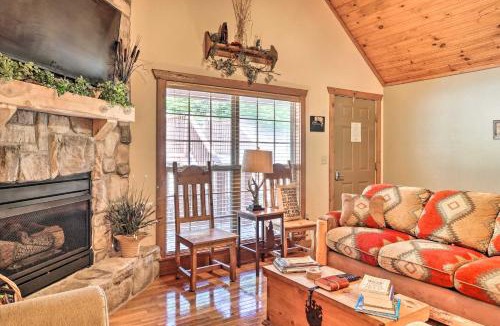 Branson West House | Screened Deck: Cozy Branson West Cabin!