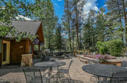Lakeside Village House | Seasons 1851 by SummitCove Lodging in Colorado