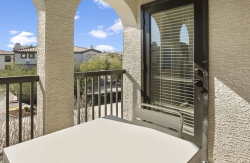 Glendale Sports and Entertainment District House | Secluded 1BR Condo w Pool Ideal for Couples in Zone Luxe
