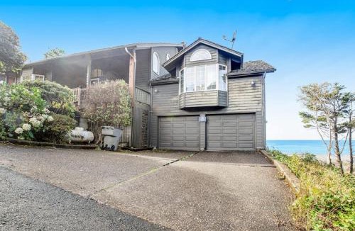 Arch Cape House | Secluded beachfront home with Pacific Ocean views fireplace game room grill