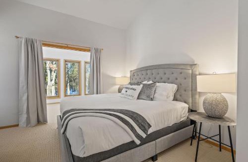 Fish Creek House | Secluded Egg Harbor Retreat Near Downtown